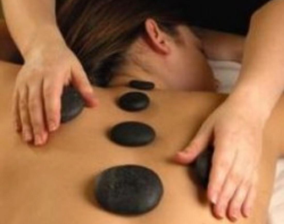 Massage aux pierres chaudes 1