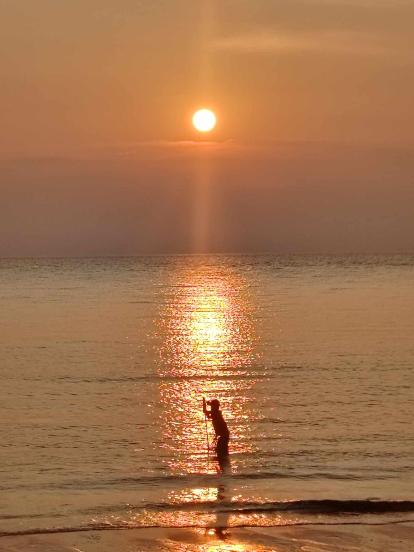 Pecheur au coucher de soleil
