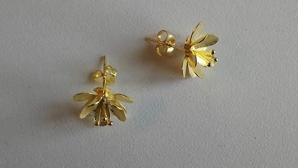 Puces fleurs plaque or